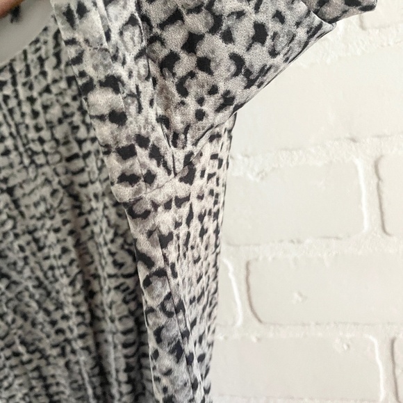 Halston Mini Dress Snakeskin Faux Wrap Ruched Mobwife Gray/Greige Black Sz 10 - Picture 10 of 14